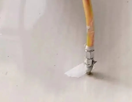 巨鹿瓷砖空鼓维修公司专业解答在瓷砖铺贴过程中，如果使用的砂料过粗（如全部使用了粗砂），可能会导致以下问题